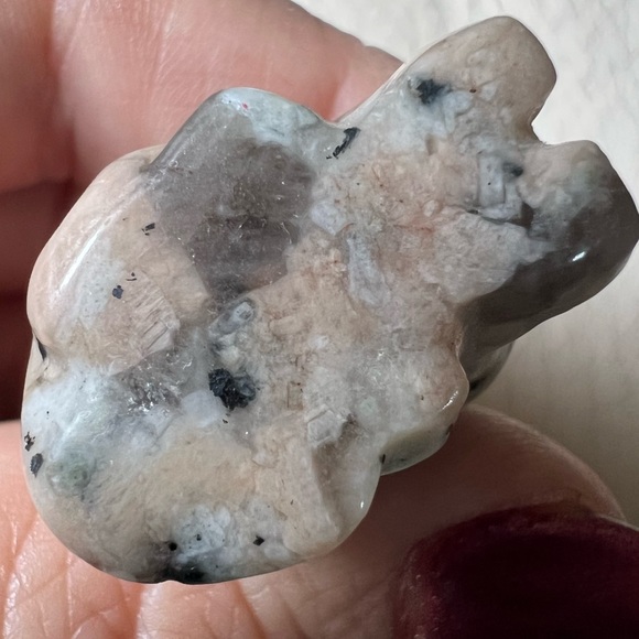 Crystal Dog Carving - Picture 5 of 5